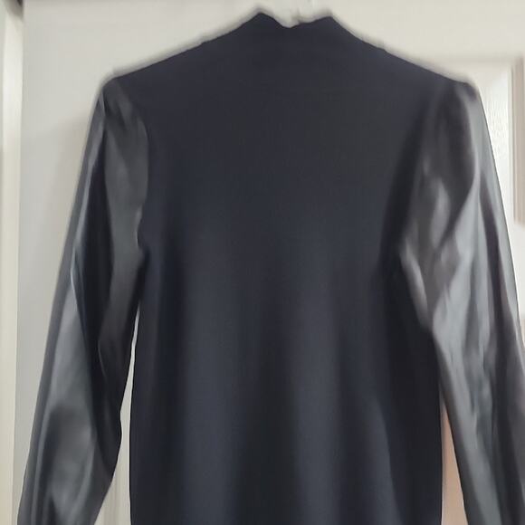 Sioni Black Sweater with Leather-Style Sleeves - Picture 9 of 10